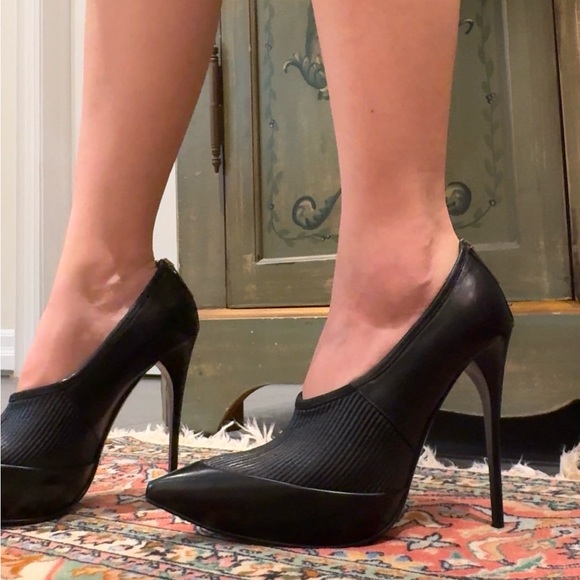 Burberry Prorsum Leather Pumps - Picture 3 of 11